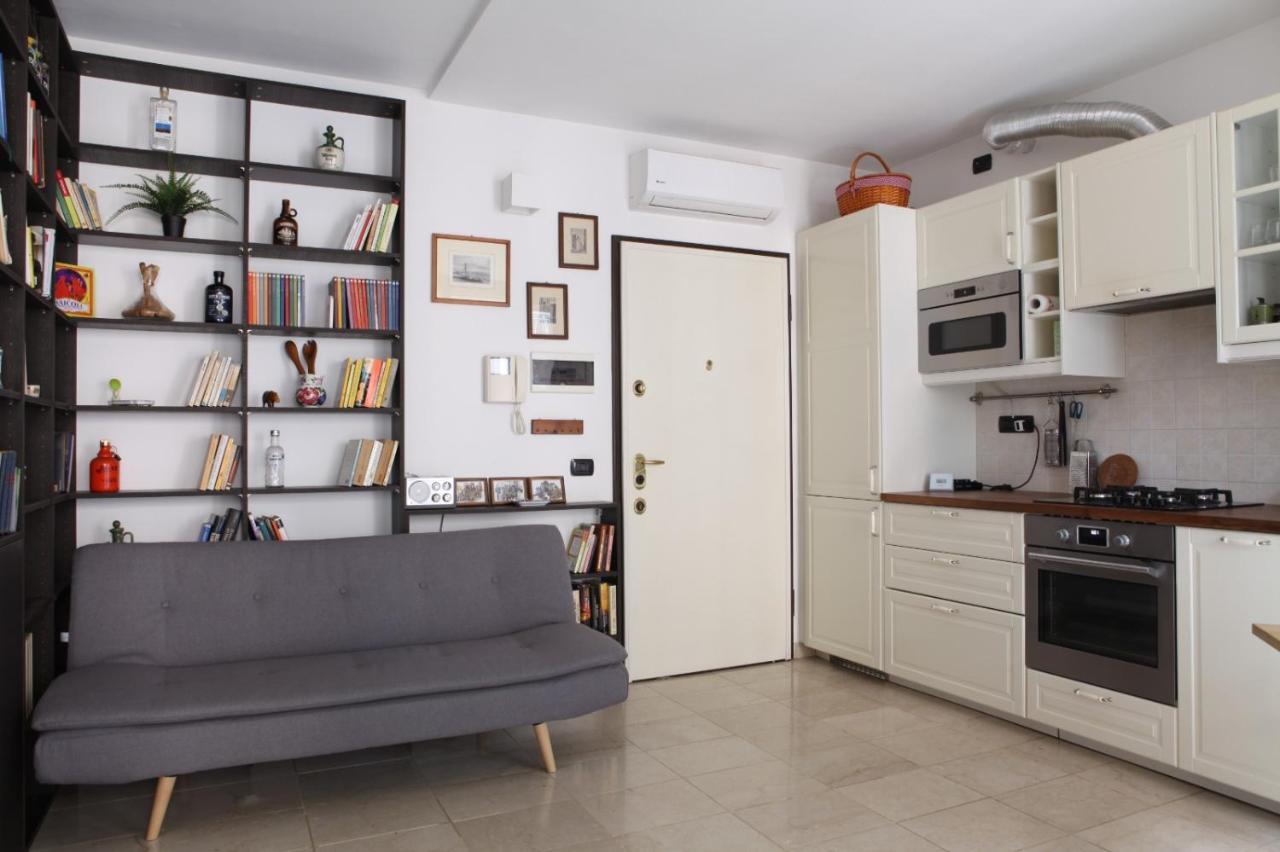 Terrace Apartment Close To Metro Station Milano Esterno foto
